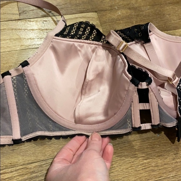 Victoria’s Secret 32DD Lightly lined plunge - Picture 13 of 16